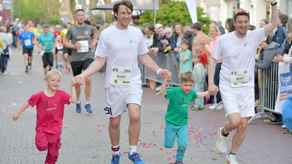 Auch in diesem Jahr dürfen sich die Läuferinnen und Läufer auf einen stimmungsvollen Empfang bei der Schlussetappe in Leer freuen. Foto: Ortgies