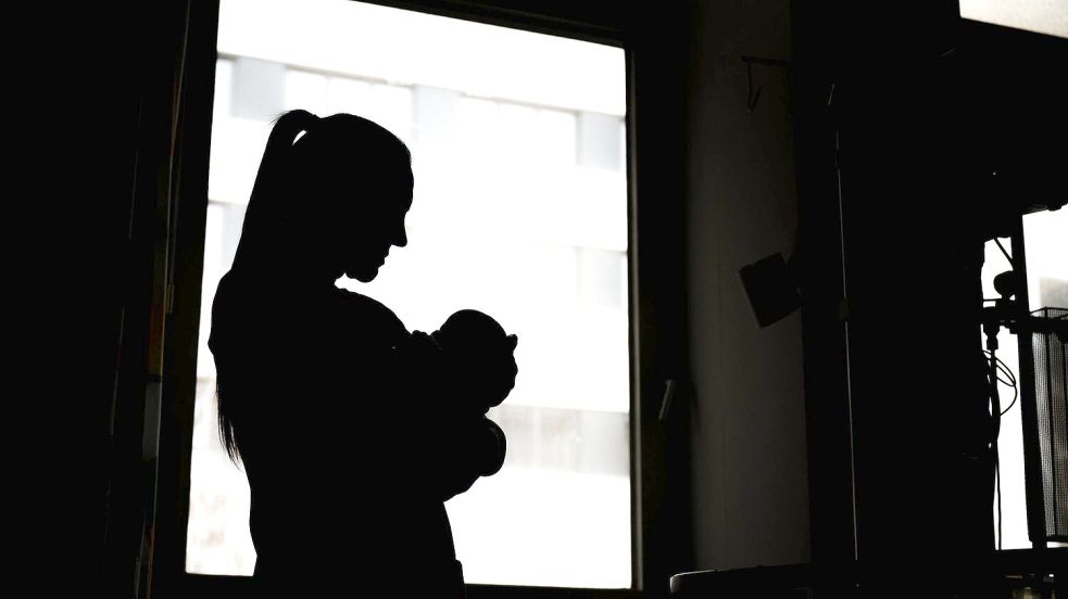 1166 Frauen haben nach Angaben des Bundesfamilienministeriums bis Februar 2024 vertraulich ein Kind geboren. Foto: Sina Schuldt/dpa