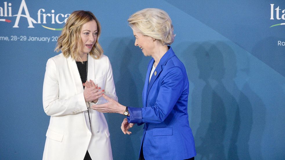 Giorgia Meloni und Ursula von der Leyen im Gespräch am Rande einer Veranstaltung im Januar dieses Jahres. Foto: Imago images/ABACAPRESS
