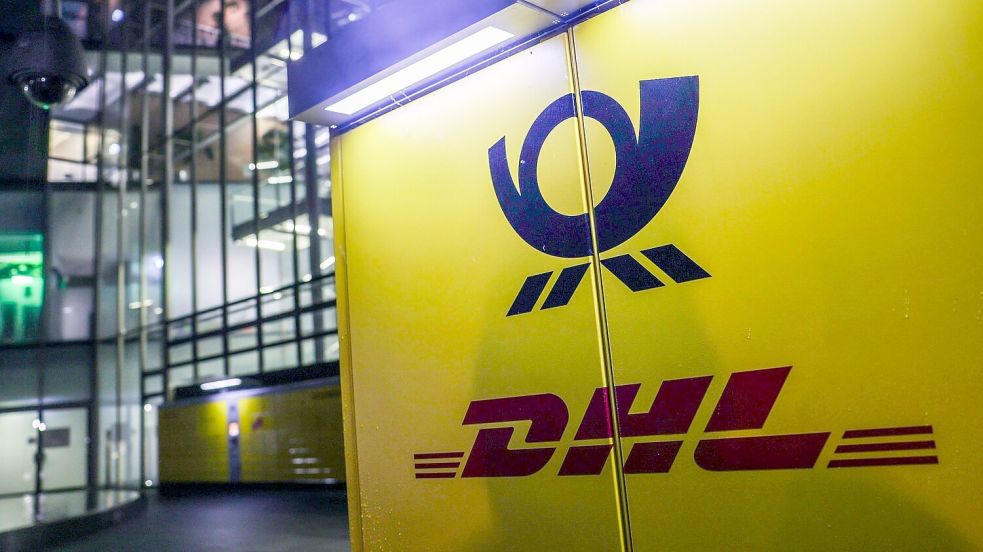 Der Logistikkonzern DHL kommt auf seinem Elektrokurs voran. Das wurde nun auf der Hauptversammlung in Bonn mitgeteilt. Foto: Oliver Berg/dpa