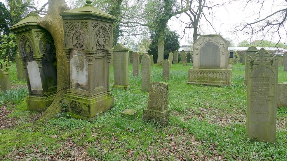 Ein Blick auf den jüdischen Friedhof in Aurich, der nur nach vorheriger Anmeldung besichtigt werden kann. Foto: Jürgens