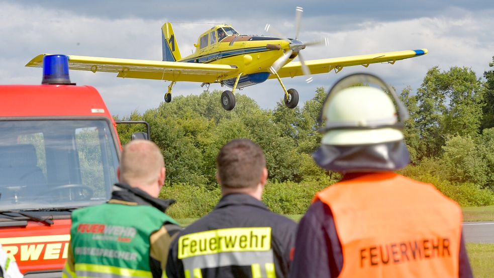 Im Juli 2023 wurde auf dem Flugplatz in Nüttermoor mit Löschflugzeugen geübt. Foto: Ortgies/Archiv