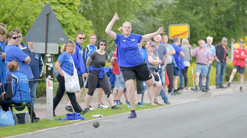 Rund 400 Sportlerinnen und Sportler – hier die Deutsche Meisterschaft 2019 – werden zur Boßel-EM in Neuharlingersiel erwartet. Symbolfoto: Archiv