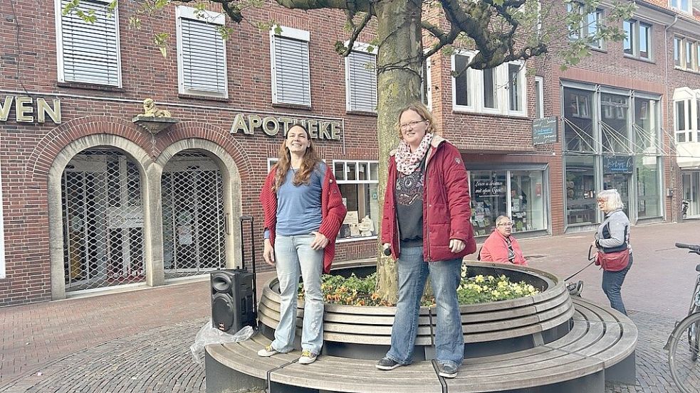 Haben die spontane Kundgebung organsiert: Darinka Hermann und (links) und Sonja Gosch. Foto: Weiden