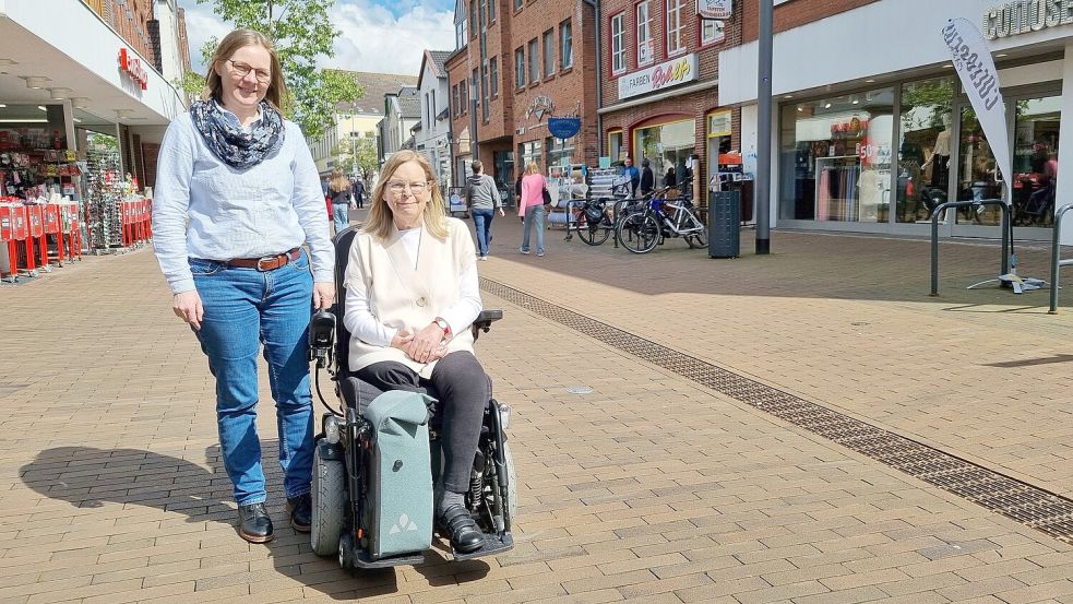 Die Vorsitzende des Beirats für Menschen mit Behinderung, Andrea Rohe (links), stellte mit ihrer Stellvertreterin Monika Gress ihre Idee vor. Foto: Bothe