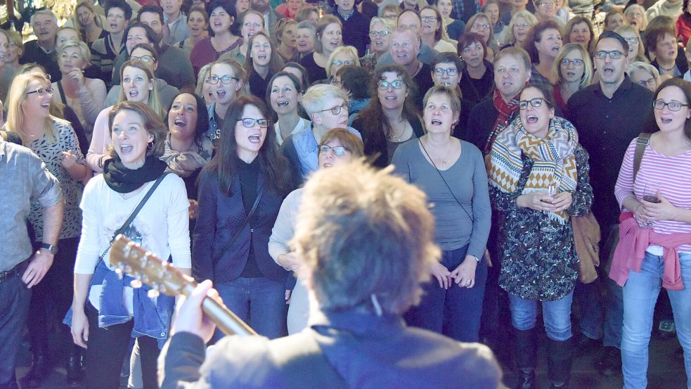 Beim Rudelsingen kann jeder mitmachen. Symbolbild: Völker/dpa