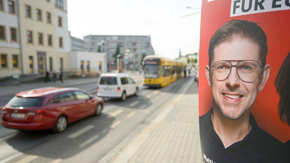 Der SPD-Politiker Matthias Ecke wurde am vergangen Freitag von vier jungen Männern angegriffen, während er Wahlplakate aufhängen wollte. Foto: Robert Michael/dpa