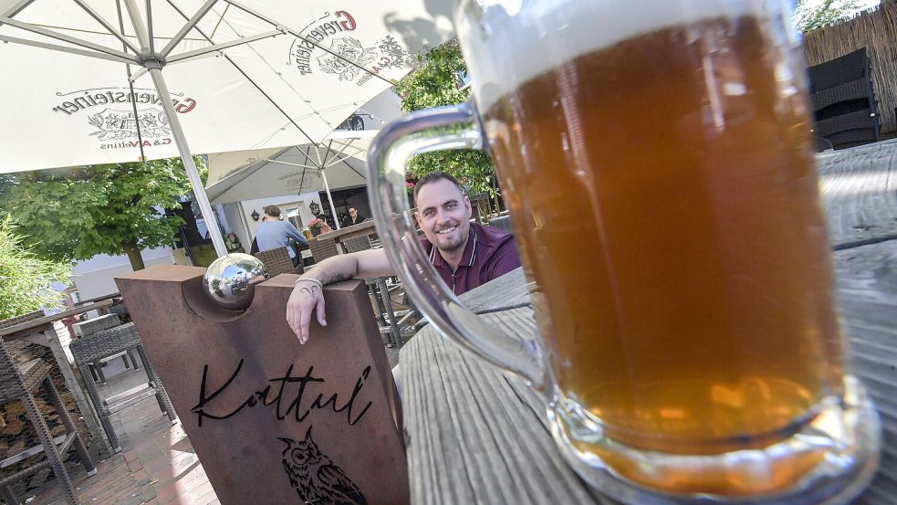 Blick in den Biergarten: Das Kattul heißt immer noch Kattul und trägt die Eule im Namen. Fotos: Ortgies