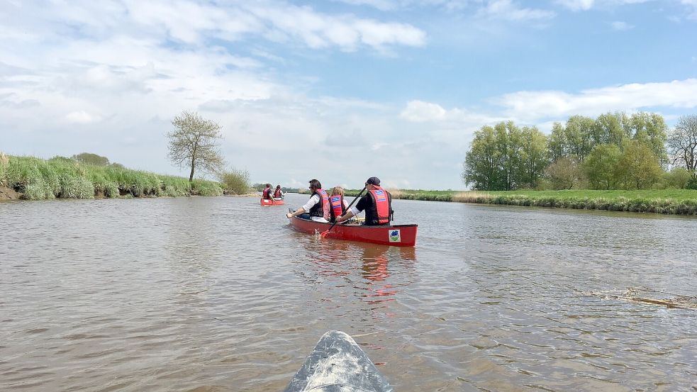 Das passende Kanu für eine Tour auf dem Wasser – wie auf diesem Symbolfoto – kann bald wieder in Remels angemietet werden. Foto: Deutsche Fehnroute/ostfriesland.travel/Archiv