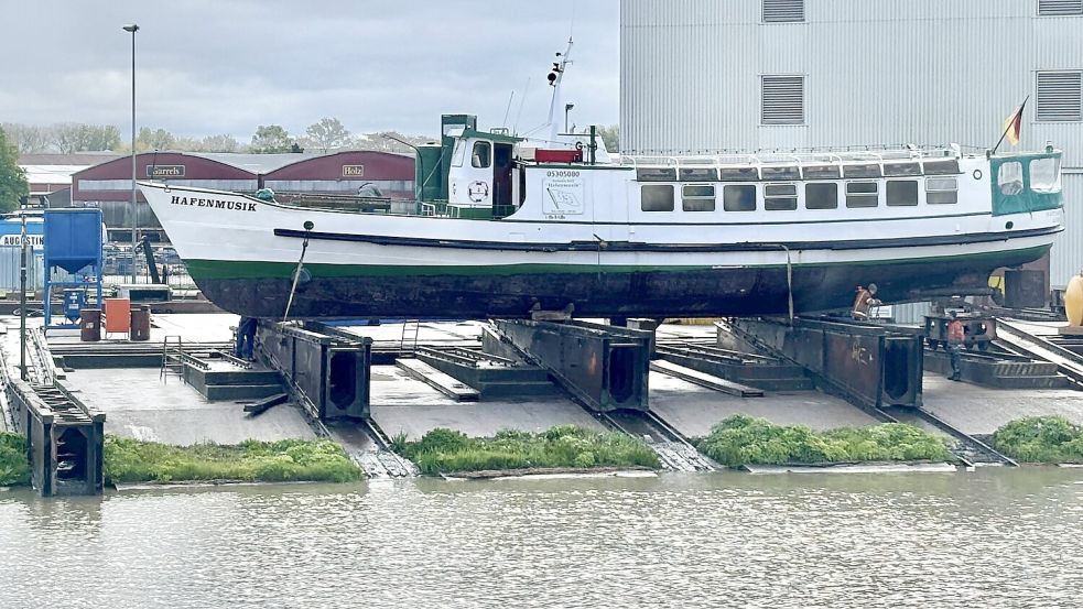 Derzeit liegt die „Hafenmusik“ bei der SEC-Werft auf dem Trockenen. Foto: Germania Schifffahrtsgesellschaft