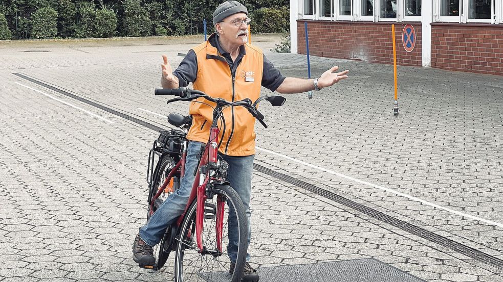 Bringt Erwachsenen das Radfahren bei: Hanspeter Raschle aus Pinneberg. Foto: privat