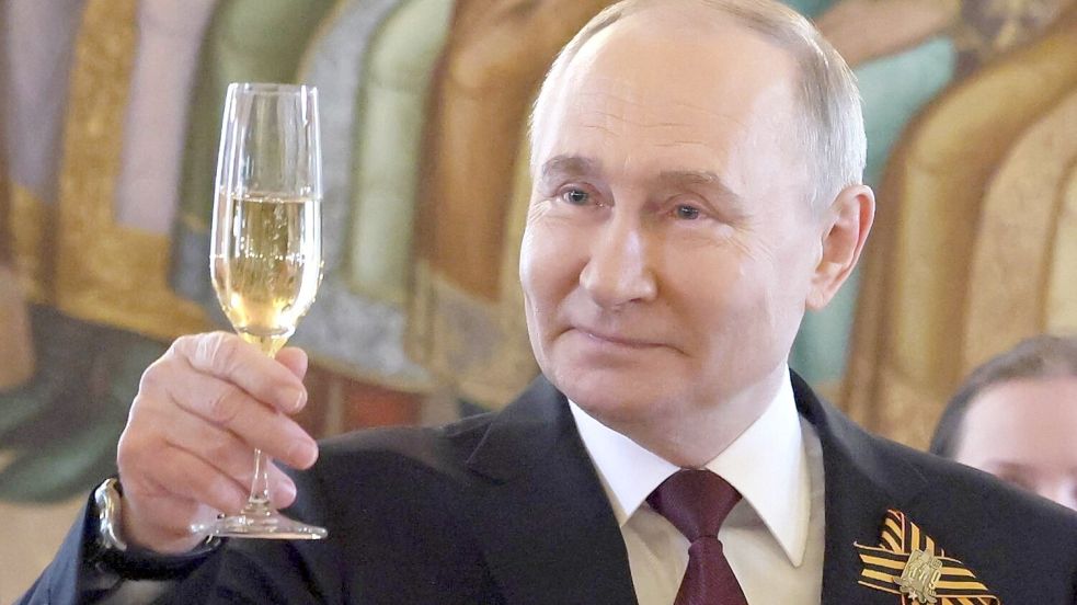 Feiert den 79. Jahrestag des Sieges über Nazideutschland auch mit deutschen Panzern aus der Ukraine: Wladimir Putin. Foto: IMAGO/Mikhail Metzel