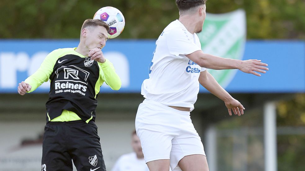 Nico Gereke (links) und GW Firrel waren dem TuS Esens in allen Belangen überlegen. Foto: Doden/Emden