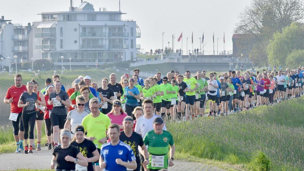 Der Ossiloop begann am Dienstag mit der ersten Etappe in Bensersiel. Foto: Ortgies