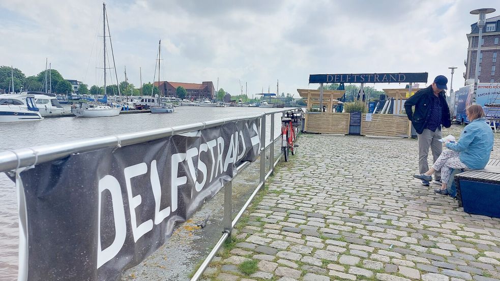 Noch ist der Eingang zum Delftstrand zugesperrt.