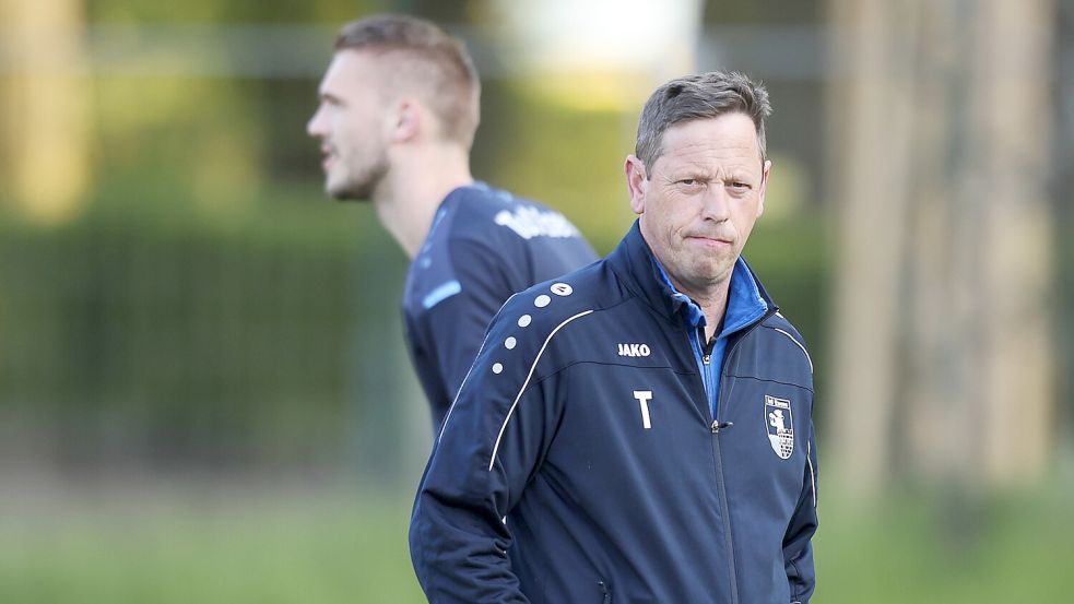Esens-Trainer Ralf Backhaus war nach dem 0:4 in Firrel bedient. Foto: Doden, Emden