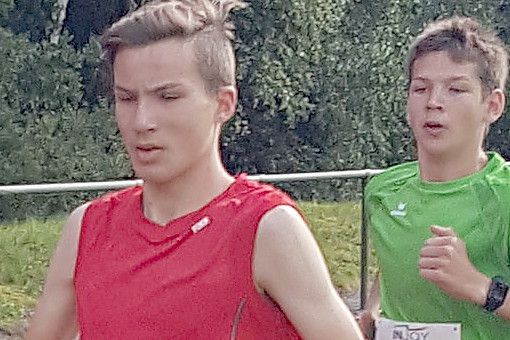 Finn Schneider zeigte schon tolle Freiluftwettkämpfe. Nun gewann der Emder den Titel in der Halle. Bild: Privat