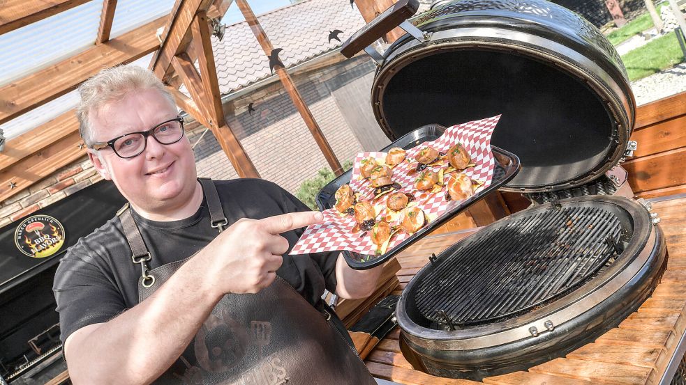 Wer Schmackhaftes servieren will, muss, wie Marco Greulich zeigt, auch gut anrichten können. Fotos: Ortgies