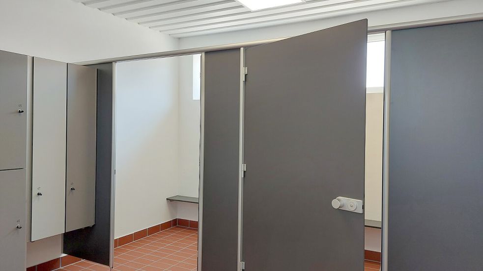 Große Umkleidekabinen für Familien.