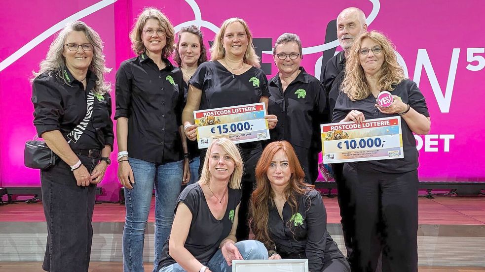 Das Team von Flugkraft stellte sich nach den beiden Preisverleihungen in Berlin zum Gruppenbild zusammen. Foto: privat