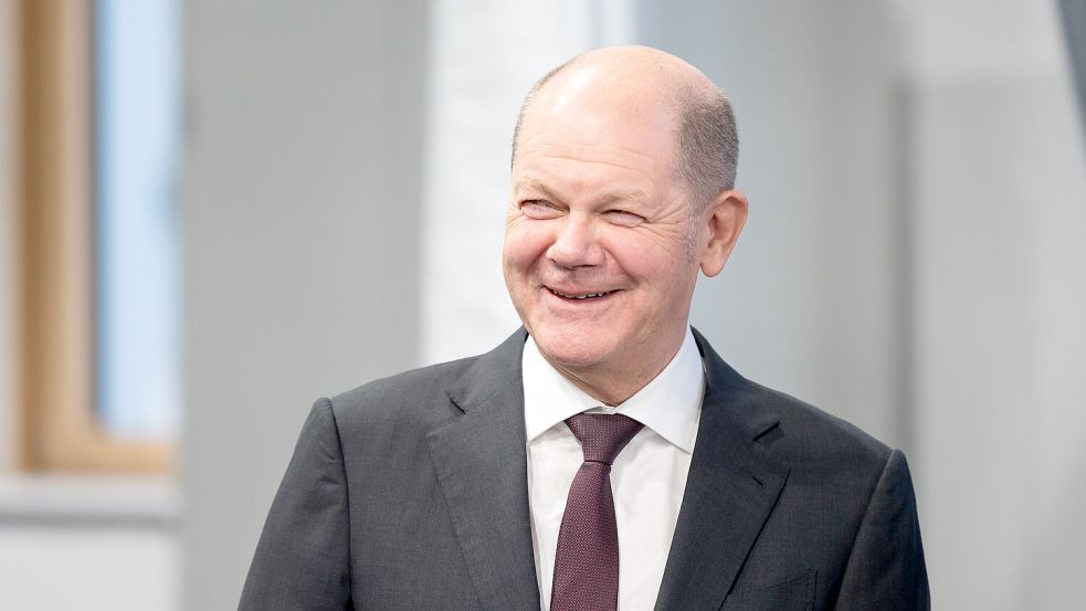 Mischt sich mit dem Ruf nach 15 Euro Mindestlohn in den Job von Arbeitgebern und Gewerkschaften ein: Bundeskanzler Olaf Scholz (SPD) Foto: dpa/Silas Stein