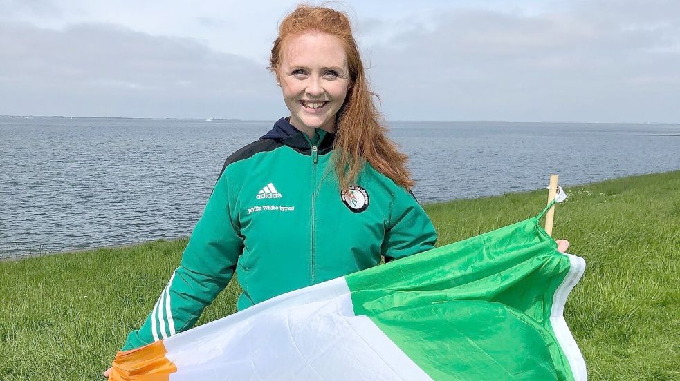 Katie Sexton lebt in Japan und fiebert in Neuharlingersiel mit ihren irischen Landsleuten und ihrer Familie mit. Drei Schwestern sind auch als Athleten dabei. Foto: Siemens