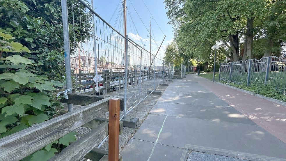 Der Holzweg an der Uferpromenade ist schon seit Ende 2022 gesperrt. Foto: Heinig