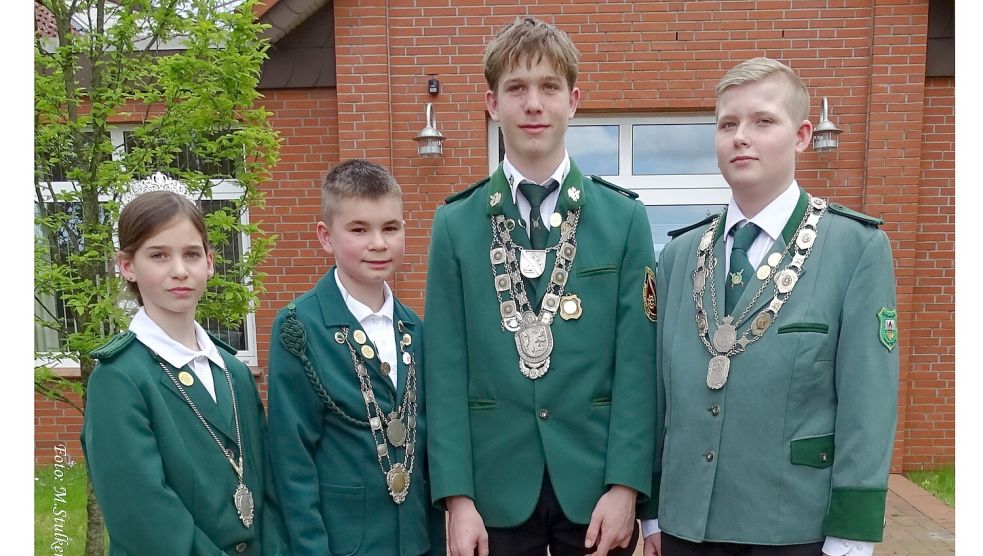 Den Jugendthron bilden (von links) Sarah-Svea Kieslich, Kevin Coobs, Torben Kieslich und Jermaine Ehrgang.
