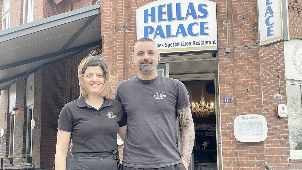 Litsa Adamou und Babis Gkogkos führen seit 20 Jahren das Restaurant Hellas Palace in Rhauderfehn. Fotos: Hellmers