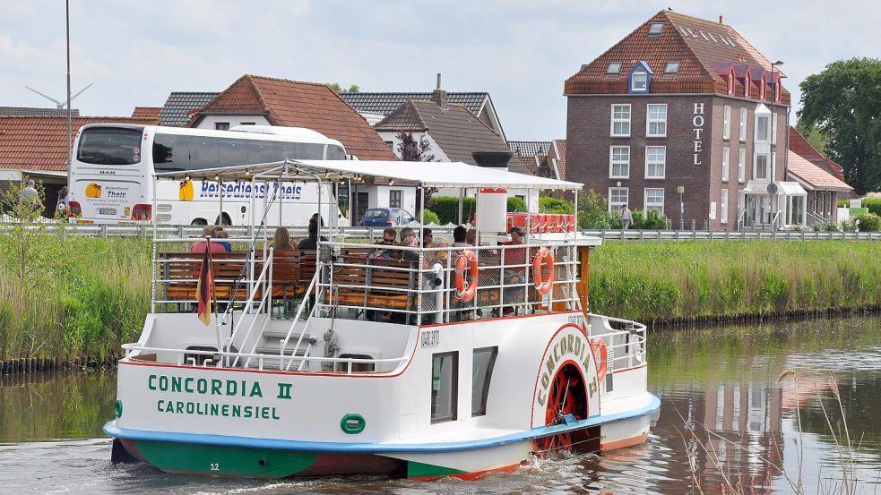 Das Hotel „Zum alten Kornspeicher“ liegt relativ zentral in Carolinensiel an der Harle. Foto: Ullrich