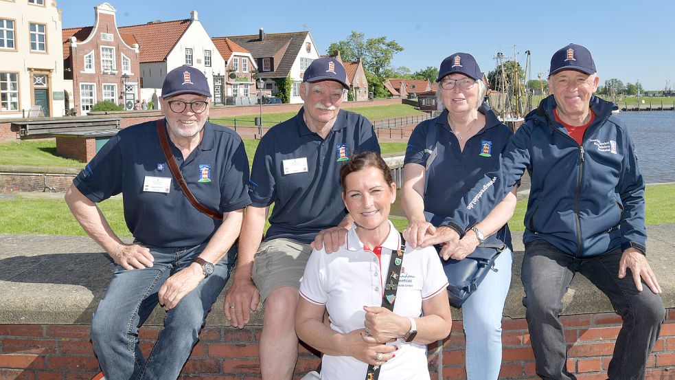 Die neuen Gästeführer Jürgen Lichtsinn, Gerd Uken, Christine Trei, Johann Willms (von links) mit ihrer Koordinatorin Doris Voss (Mitte). Fotos: Ortgies