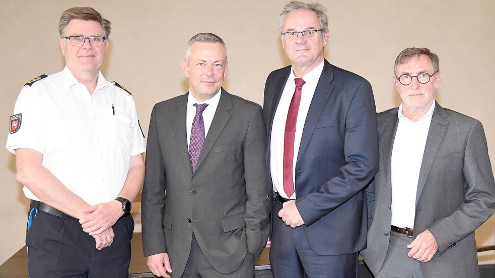 Wollen Clan-Kriminalität entschlossen bekämpfen (von links): Oldenburgs Polizeipräsident Andreas Sagehorn, Oberstaatsanwalt und Zentralstellen-Leiter Dr. Claus Nils Leimbrock, Osnabrücks Leitender Oberststaatsanwalt Bernard Südbeck und Osnabrücks Polizeipräsident Michael Maßmann. Foto: Ellinger