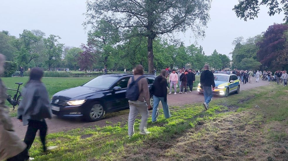 Die Polizei schaute in diesem Jahr präventiv beim Schwanenteich vorbei.