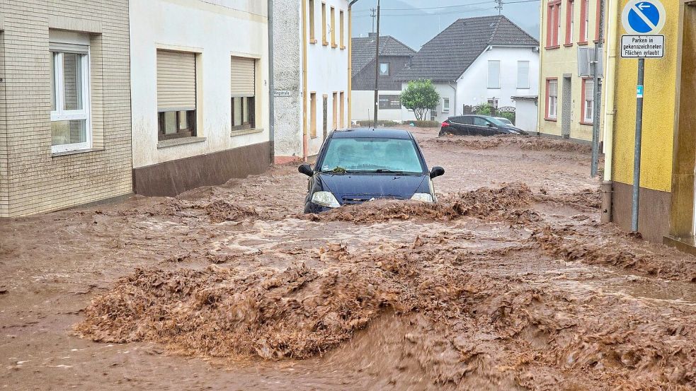 In Kirn ist es zu Überflutungen und Erdrutschen gekommen. Foto: Sebastian Schmitt/dpa