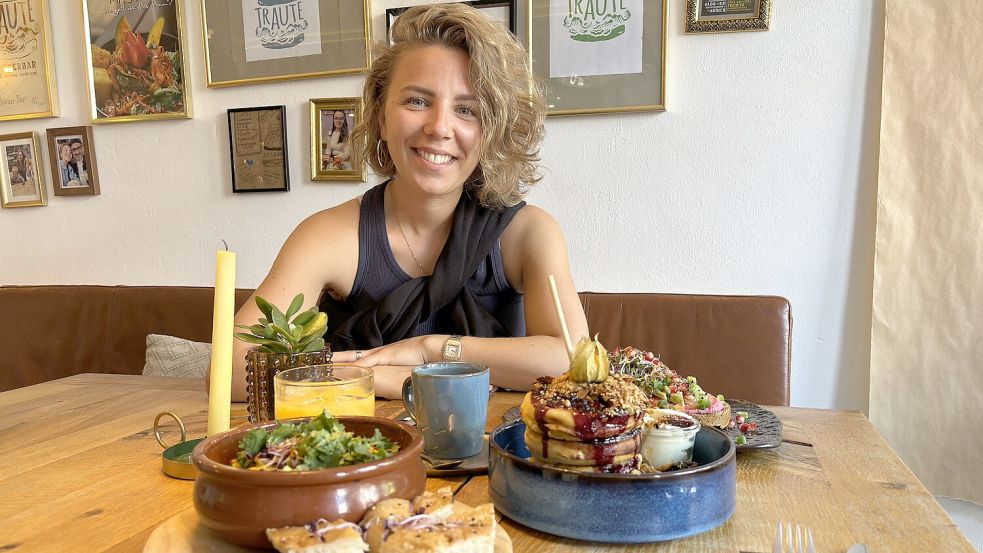 Rosa Schlingmann ist eine herzliche Gastgeberin durch und durch. Foto: Noglik
