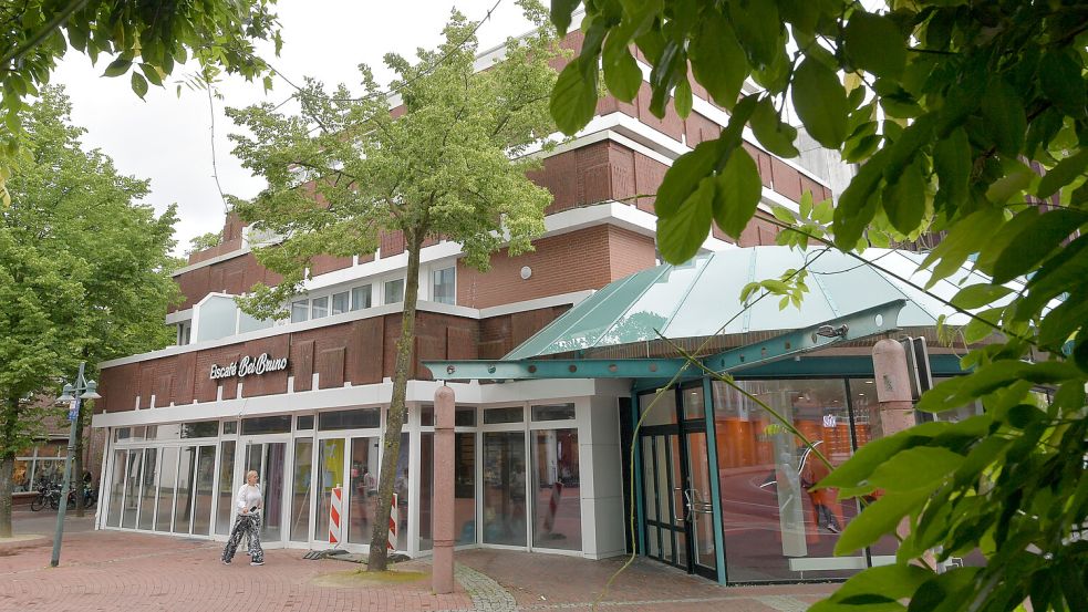 Am Mühlenplatz nimmt ein neues Eiscafé Gestalt an. Foto: Ortgies