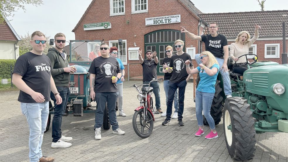 Partystimmung vor der Dorfgemeinschaftsanlage in Holte. Foto: Janßen