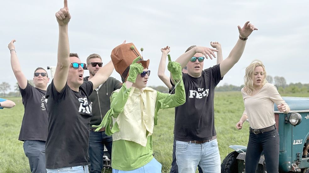 Party im Hammrich, mit Dorfschlüpfer und mit Grashüpfer Ole Kannegießer. Foto: Janßen