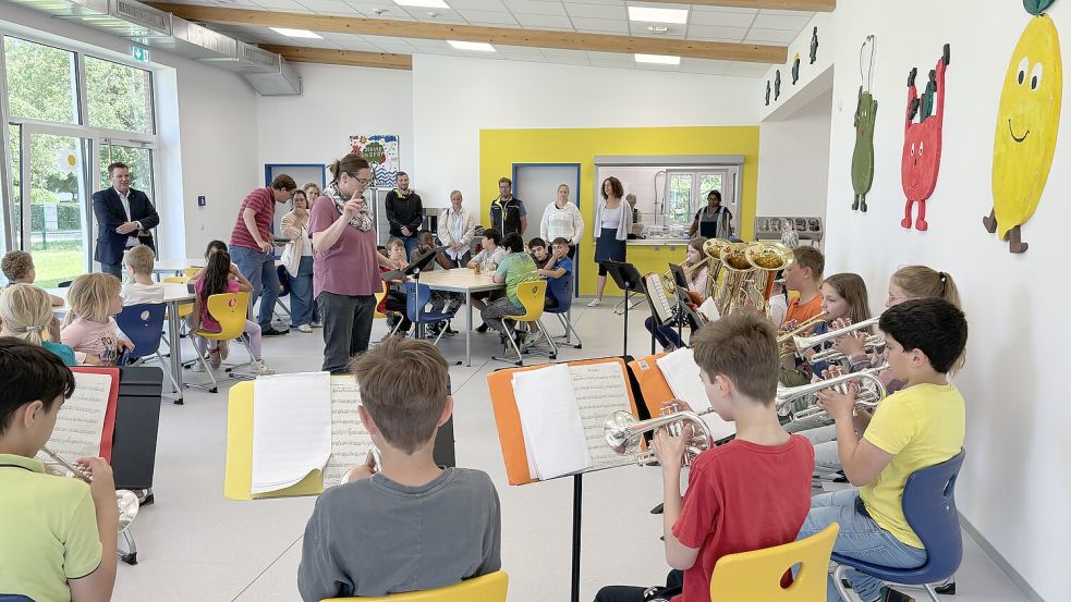 Die Bläserklasse der Grundschule Im Spiet spielte ein Ständchen zur Eröffnung der Mensa. Foto: Rebecca Kresse