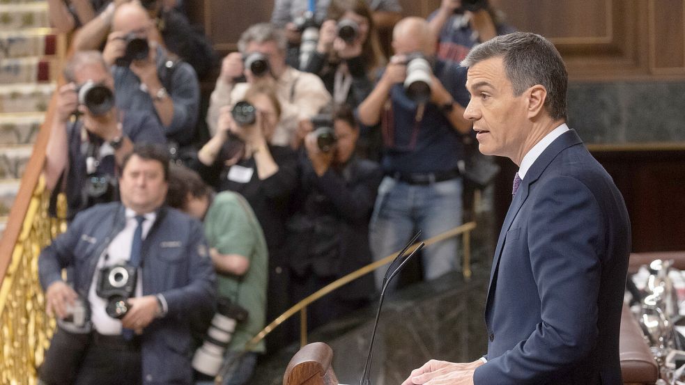 Alle Augen schauen auf Pedro Sánchez, als er in einer Plenarsitzung im Abgeordnetenhaus die Anerkennung von Palästina als Staat angekündigt. Foto: dpa/EUROPA PRESS/Eduardo Parra