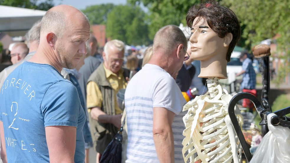 Nur gebrauchte Sachen dürfen auf dem Flohmarkt in Schwerinsdorf angeboten werden. Foto: Ortgies/Archiv