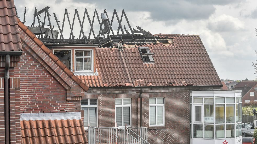 Das ehemalige Fehn-Hotel in Wiesmoor wurde durch das Feuer am 13. April schwer beschädigt. Foto: Ortgies