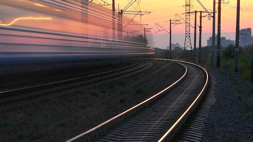 Die Bahn ist zuversichtlich, dass stündlich Züge verkehren werden. Symbolfoto: Pixabay
