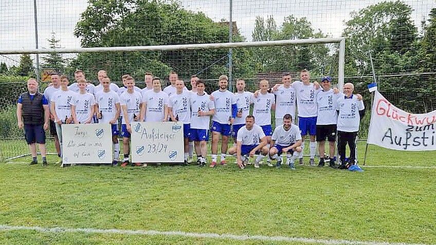 Die Aufstiegsmannschaft des TuS Holtriem. Foto: Privat