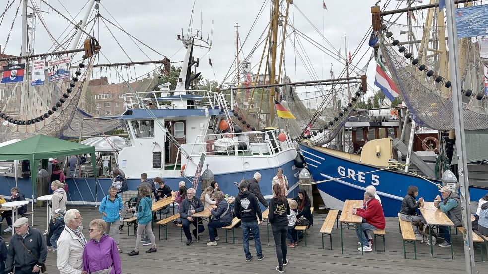 Mehr geht nicht: Dicht an dicht liegen die Krabbenkutter im Ratsdelft. Foto: Schuurman