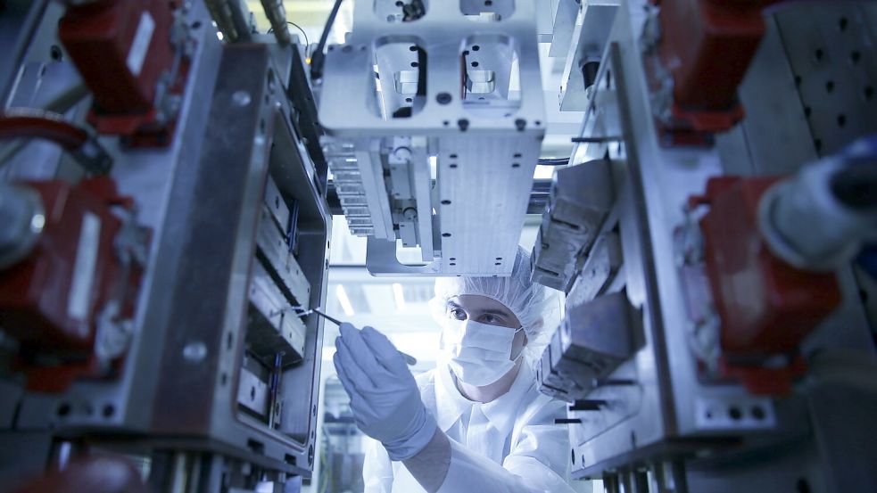 Die Zwischen Patient und Maschine: Jobs in der Medizintechnik Foto: dpa/Bvmed/Freudenberg Medical