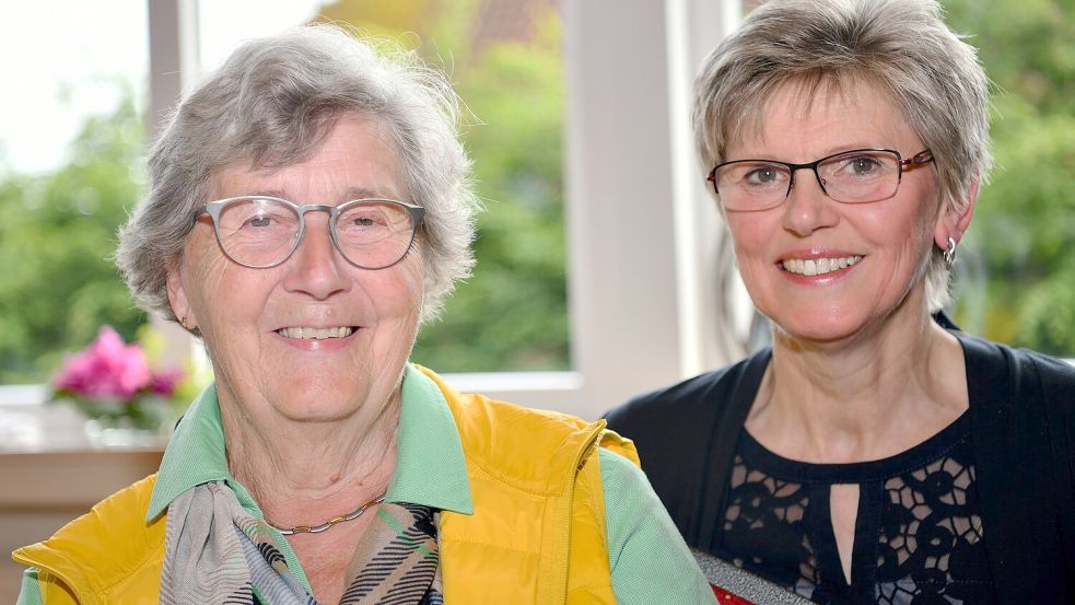 Das Foto zeigt die Ehrenvorsitzende Gerda Elling (links) und die derzeitige Vorsitzende Hanna Immega.