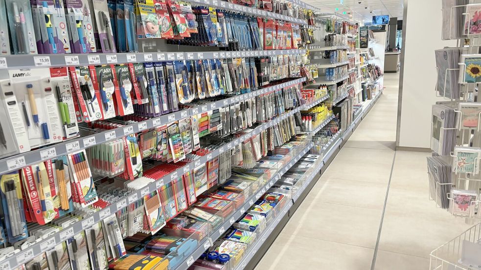 Sortiment deutlich erweitert – etwa im Schreibwarenbereich. Foto: Schuurman