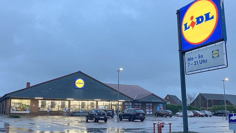 Der alte Lidl-Markt in Wolthusen an der Folkmar-Allena-Straße soll für Wohnbebauung abgerissen werden. An dem Standort sieht das Unternehmen keine Erweiterungsmöglichkeiten für den Supermarkt. Foto: Schuurman/Archiv