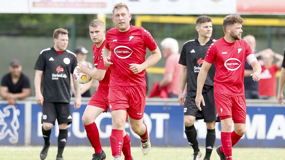 Ist Veenhusen auf dem Weg in die Ostfrieslandliga? Westerende und Frisia Emden haben dasselbe Ziel. Foto: Doden